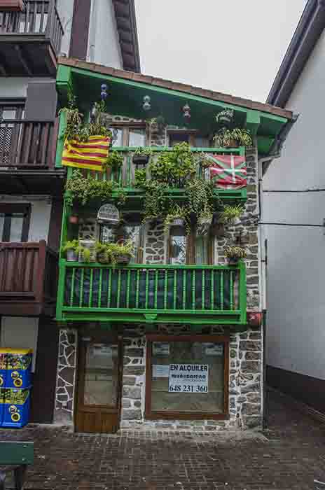 Guipúzcoa - Hondarribia 24 - calle Santiago.jpg